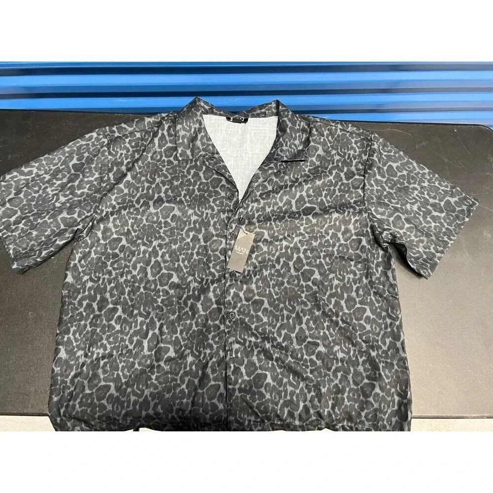 boohoo man shirt. New with tag XL man shirt